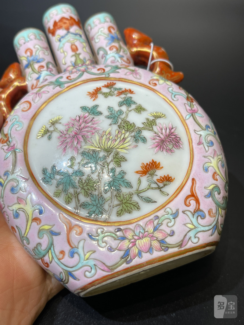清嘉庆 宫粉地洋彩缠枝莲开光花卉纹三管小扁瓶 - 图12